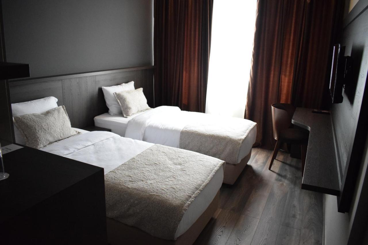 Hotel Ub Business & Wellness Ub Bagian luar foto