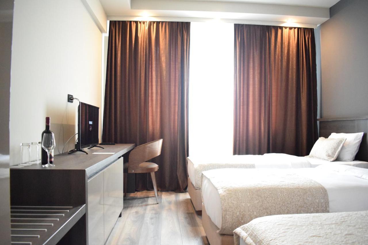 Hotel Ub Business & Wellness Ub Bagian luar foto