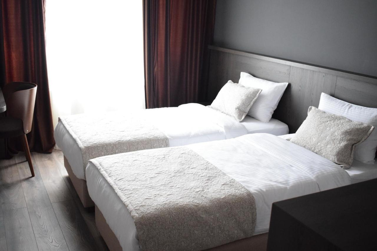 Hotel Ub Business & Wellness Ub Bagian luar foto